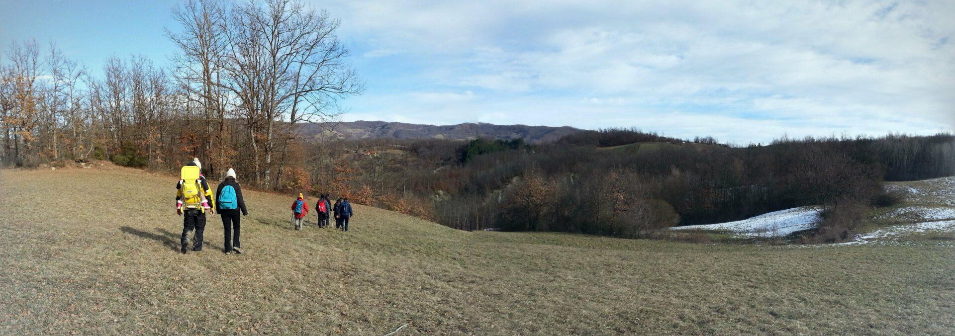 Escursionisti lungo il Cammino dei Principi Landi in Val Taro - inverno 2026