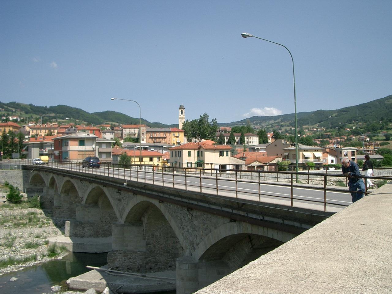 Ponte sul fiume Taro a Borgo Val di Taro (Borgotaro), Val Taro