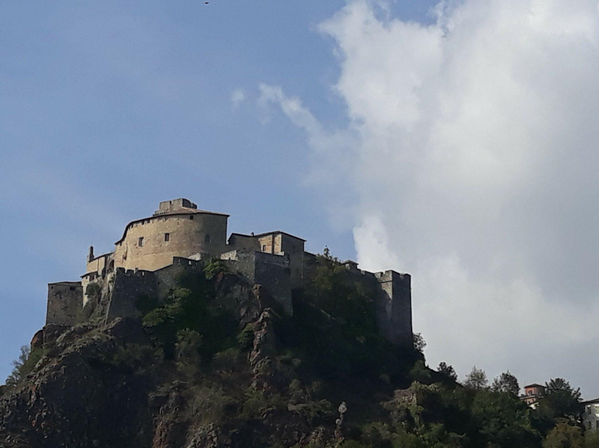 Castello di Bardi, fortezza medievale in Val Ceno